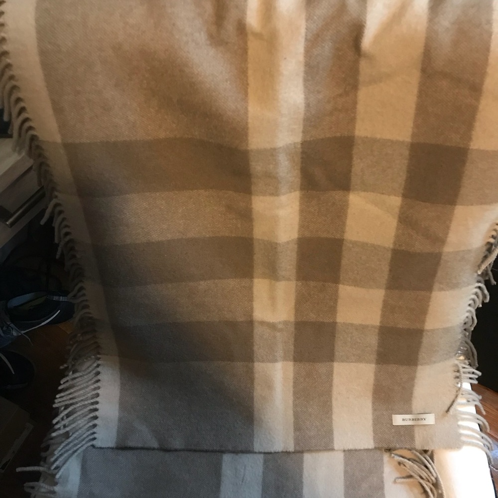 100% authentic Burberry scarf